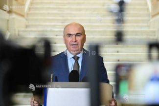 Bolojan: L-am mandatat pe ministrul Pîslaru să negocieze eșalonarea creșterii salariilor demnitarilor la noua lege a salarizării