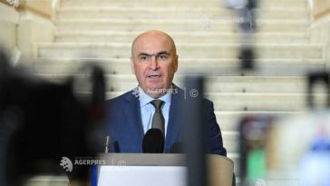 Bolojan: L-am mandatat pe ministrul Pîslaru să negocieze eșalonarea creșterii salariilor demnitarilor la noua lege a salarizării
