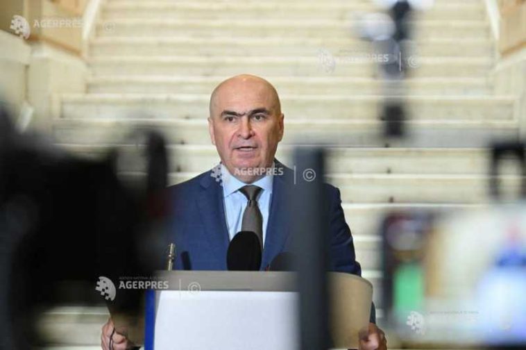 Bolojan: L-am mandatat pe ministrul Pîslaru să negocieze eșalonarea creșterii salariilor demnitarilor la noua lege a salarizării