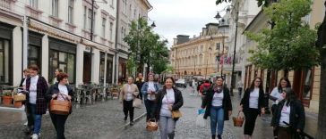 Sibiu: Mere oferite în schimbul țigărilor, în cadrul campaniei antifumat ‘Respiră liber’