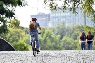 Bistrița-Năsăud: Mersul pe jos sau cu bicicleta, răsplătite cu monede virtuale convertibile în bilete la activități culturale și recreative