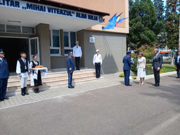 Alba: Majestatea Sa Margareta și Principele Radu, întâlnire cu elevii militari ai unei instituții înființate de Regele Ferdinand (GALERIE FOTO)
