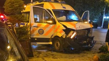 Suceava: Ambulanță implicată într-un accident rutier la Câmpulung Moldovenesc