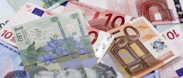 Leul s-a depreciat, joi, în raport cu principalele valute