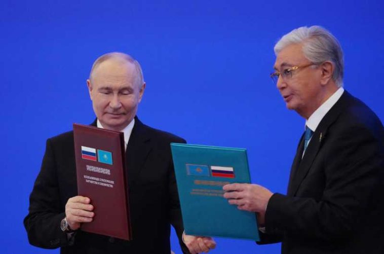 Rusia va construi în Kazahstan o centrală nucleară în valoare de 16,5 miliarde de dolari