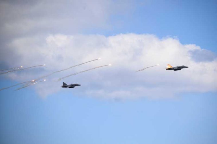 Suedia va vinde până la 20 de avioane de vânătoare Gripen Ucrainei și îi va dona alte 16
