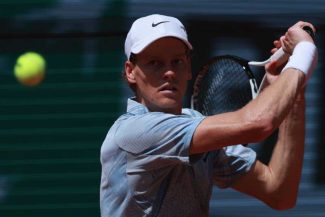 Tenis: Marele favorit Jannik Sinner a fost eliminat în turul al doilea la Roland Garros