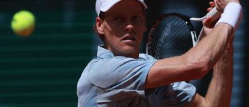 Tenis: Marele favorit Jannik Sinner a fost eliminat în turul al doilea la Roland Garros