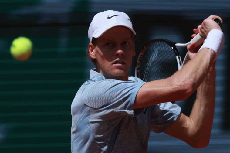 Tenis: Marele favorit Jannik Sinner a fost eliminat în turul al doilea la Roland Garros