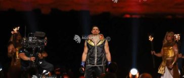 Box: Verhoeven vrea scuze după întreruperea meciului pentru titlul mondial WBC și revanșa cu Usik