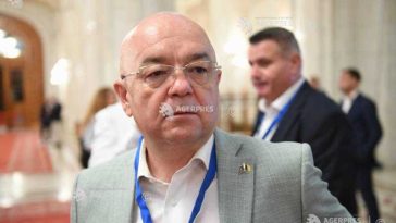 Emil Boc: Cer public ministrului Culturii să facă cunoscut raportul de evaluare a managerului Florin Estefan