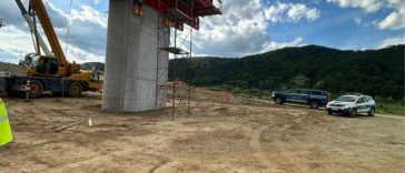 Sibiu: Muncitor pe șantierul autostrăzii, rănit grav după ce a căzut de la 10 metri