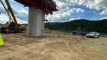 Sibiu: Muncitor pe șantierul autostrăzii, rănit grav după ce a căzut de la 10 metri