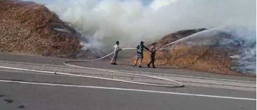 Covasna: Incendiu la o fabrică de cherestea din localitatea Reci; degajări mari de fum în zonă (GALERIE FOTO)