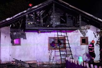 Neamț: Incendiu la două case din Dobreni; locuitorii s-au autoevacuat