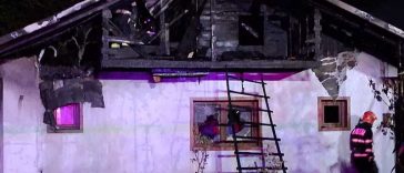 Neamț: Incendiu la două case din Dobreni; locuitorii s-au autoevacuat