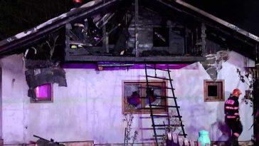 Neamț: Incendiu la două case din Dobreni; locuitorii s-au autoevacuat