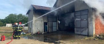 Satu Mare: Incendiu la o hală de depozitare a cerealelor din localitatea Adrian; cauza probabilă, un scurtcircuit