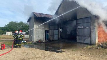 Satu Mare: Incendiu la o hală de depozitare a cerealelor din localitatea Adrian; cauza probabilă, un scurtcircuit