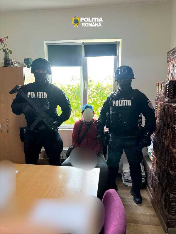 Prahova: Bărbat cercetat pentru ultraj, după ce și-a instigat câinele să-i atace pe polițiști