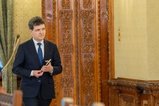 Nicuşor Dan, după discuţiile cu partidele: Vom continua seria de consultări până când se va cristaliza o variantă de majoritate solidă, pro-occidentală / Este esenţial ca partidele să ajungă, într-un timp rezonabil, la un numitor comun