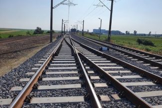 Circulaţia feroviară, întreruptă temporar pe distanţa Băile Calacea – Sînandrei (secţia Timişoara Nord-Arad) după ruperea pantografului unei locomotive şi a liniei de contact/ Circulaţia a şase trenuri, afectată