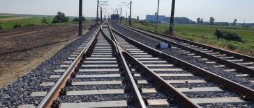 Circulaţia feroviară, întreruptă temporar pe distanţa Băile Calacea – Sînandrei (secţia Timişoara Nord-Arad) după ruperea pantografului unei locomotive şi a liniei de contact/ Circulaţia a şase trenuri, afectată