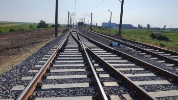 Circulaţia feroviară, întreruptă temporar pe distanţa Băile Calacea – Sînandrei (secţia Timişoara Nord-Arad) după ruperea pantografului unei locomotive şi a liniei de contact/ Circulaţia a şase trenuri, afectată