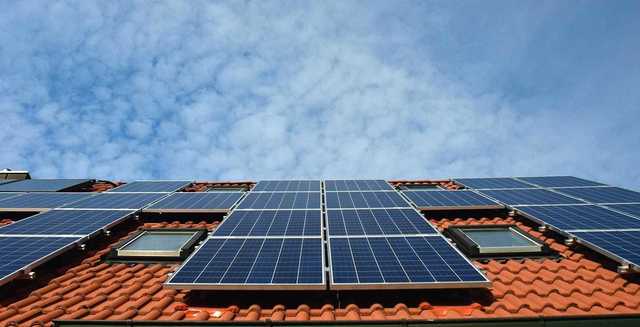 APCE susţine că programul Casa Verde Fotovoltaice a fost eliminat din bugetul AFM pe 2026, iar banii au fost transferaţi către primari / Asociaţia critică decizia şi vrea refinanţarea programului: AFM devine noul finanţator «Anghel Saligny 2»