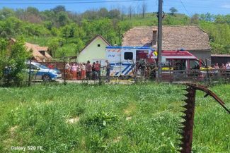 Încă o persoană, grav rănită în judeţul Sibiu după ce a fost târâtă de cal – Un bărbat de 58 de ani a suferit traumatisme cranio-cerebrale, toracice şi de bazin / A fost intubat şi este transportat cu un elicopter SMURD la Târgu Mureş