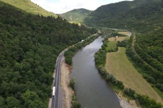 Poliţia intensifică acţiunile preventive pe Valea Oltului, după ce anul trecut pe acest drum s-au produs peste 280 de accidente rutiere în care 25 de oameni au murit