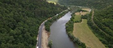 Poliţia intensifică acţiunile preventive pe Valea Oltului, după ce anul trecut pe acest drum s-au produs peste 280 de accidente rutiere în care 25 de oameni au murit