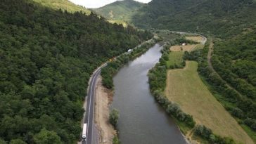 Poliţia intensifică acţiunile preventive pe Valea Oltului, după ce anul trecut pe acest drum s-au produs peste 280 de accidente rutiere în care 25 de oameni au murit