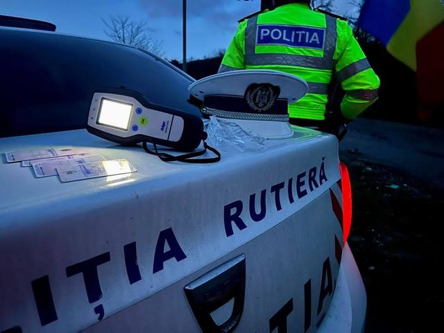 Ambulanţă aflată în misiune, implicată în accident rutier în judeţul Călăraşi / O persoană are nevoie de îngrijiri medicale