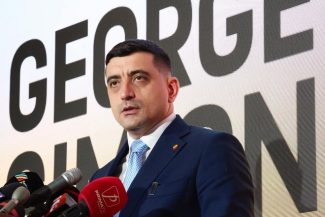 AUR anunţă că va participa la consultările preşedintelui cu partidele, pentru desemnarea premierului / Delegaţia, condusă de George Simion / Când preşedintele exclude un partid,  abandonează rolul de mediator şi se poziţionează ca actor partizan
