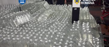 Aproximativ opt tone de alcool şi două autovehicule, confiscate de poliţiştii din Rădăuţi după trei percheziţii la locuinţele unor presupuşi contrabandişti/ Prejudiciul, aproape 900.000 de lei – FOTO