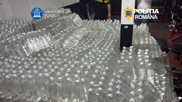 Aproximativ opt tone de alcool şi două autovehicule, confiscate de poliţiştii din Rădăuţi după trei percheziţii la locuinţele unor presupuşi contrabandişti/ Prejudiciul, aproape 900.000 de lei – FOTO