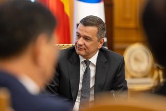 Preşedintele Camerei Deputaţilor, Sorin Grindeanu, a depus la CCR o cerere de soluţionare a unui conflict juridic de natură constituţională, cu privire la ordonanţa SAFE, adoptată de guvernul Bolojan când a devenit interimar