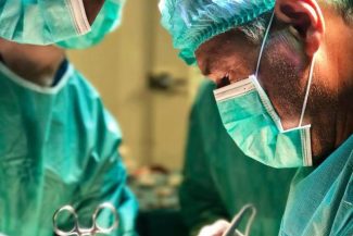 Familia tânărului de 15 ani aflat în moarte cerebrală după ce a căzut într-un lac din Chitila a decis să îi doneze organele / Inima va ajunge la un bărbat de 50 de ani şi vor mai fi făcute două transplanturi renale şi unul hepatic