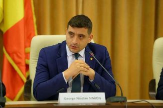 George Simion acuză partidele din coaliţie, inclusiv PSD, alături de care AUR a depus moţiunea de cenzură, de un „jaf de proporţii gigantice” în cazul contractelor din Programul SAFE: „Toate miros a corupţie” – VIDEO