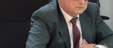 Preşedintele Autorităţii Vamale Române, Mihai Savin, reţinut, alături de alte două persoane din cadrul instituţiei