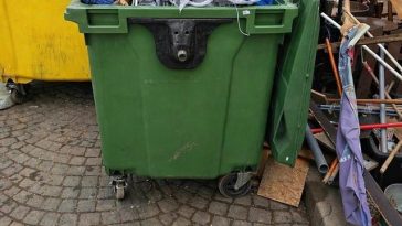 Stare de alertă în judeţul Bacău, unde 65 de oraşe şi comune au rămas fără serviciu de salubritate. Autorităţile constată „eşecul utilităţii publice”