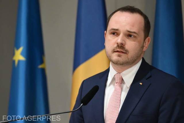 Alexandru Rogobete: Nu putem construi nimic într-o societate care se autodistruge zilnic, în care fiecare reuşită este minimalizată şi fiecare eşec este amplificat fără măsură. Este ca într-o boală gravă