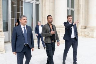 Actorul Cuba Gooding Jr, premiat cu Oscar, a vizitat Senatul României – FOTO