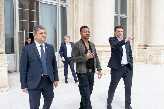 Actorul Cuba Gooding Jr, premiat cu Oscar, a vizitat Senatul României – FOTO