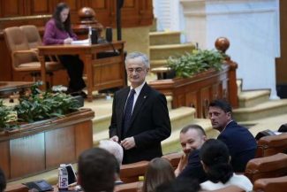 Gabriel Andronache (PNL): Facem toate demersurile democratice în Parlament pentru a susţine Guvernul Bolojan şi a determina eşecul moţiunii de cenzură / Sunt parlamentari care au fost forţaţi să semneze moţiunea, au posibilitatea să se exprime la vot