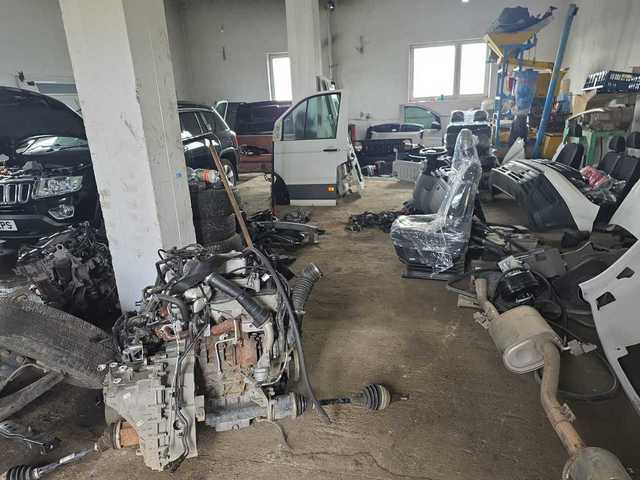 Centru de dezmembrări auto din judeţul Neamţ care funcţiona fără autorizaţie de mediu, amendat cu 40.000 de lei / S-a dispus încetarea activităţii, salubrizarea terenului şi predarea deşeurilor către un operator autorizat