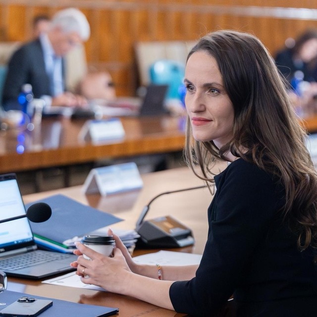 Oana Ţoiu: Declasificăm peste 5.000 de dosare diplomatice din primii ani de tranziţie din arhivele MAE / Românii au dreptul să ştie cu adevărat istoria – alegerile din mai 1990, mineriadele, vizita Regelui Mihai, corespondenţa cu URSS
