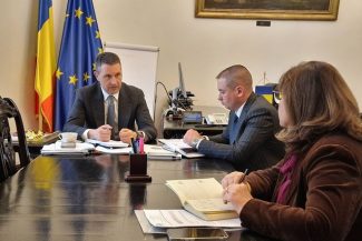 Tanczos Barna: Împreună cu partenerii de la ANSVSA, am agreat necesitatea unui control mult mai strict asupra mişcării animalelor. Reducerea riscului de răspândire a pestei porcine este prioritatea noastră zero pentru a proteja fermele româneşti