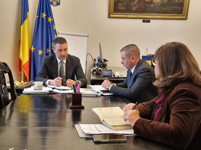 Tanczos Barna: Împreună cu partenerii de la ANSVSA, am agreat necesitatea unui control mult mai strict asupra mişcării animalelor. Reducerea riscului de răspândire a pestei porcine este prioritatea noastră zero pentru a proteja fermele româneşti